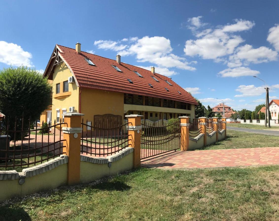 Pitypang Apartman Gyula Dış mekan fotoğraf